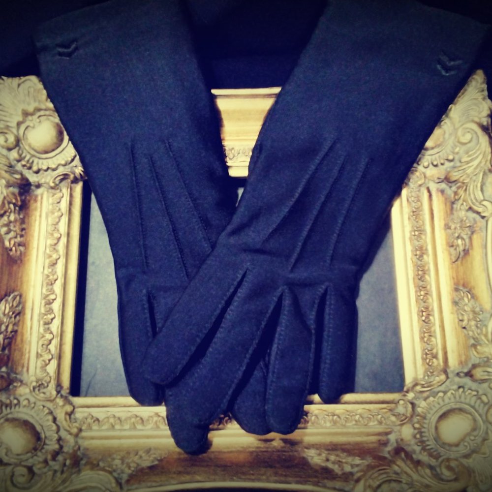 BLACK - Vintage Lined Women's Black Medium Sized Gloves - Picture 6 of 6